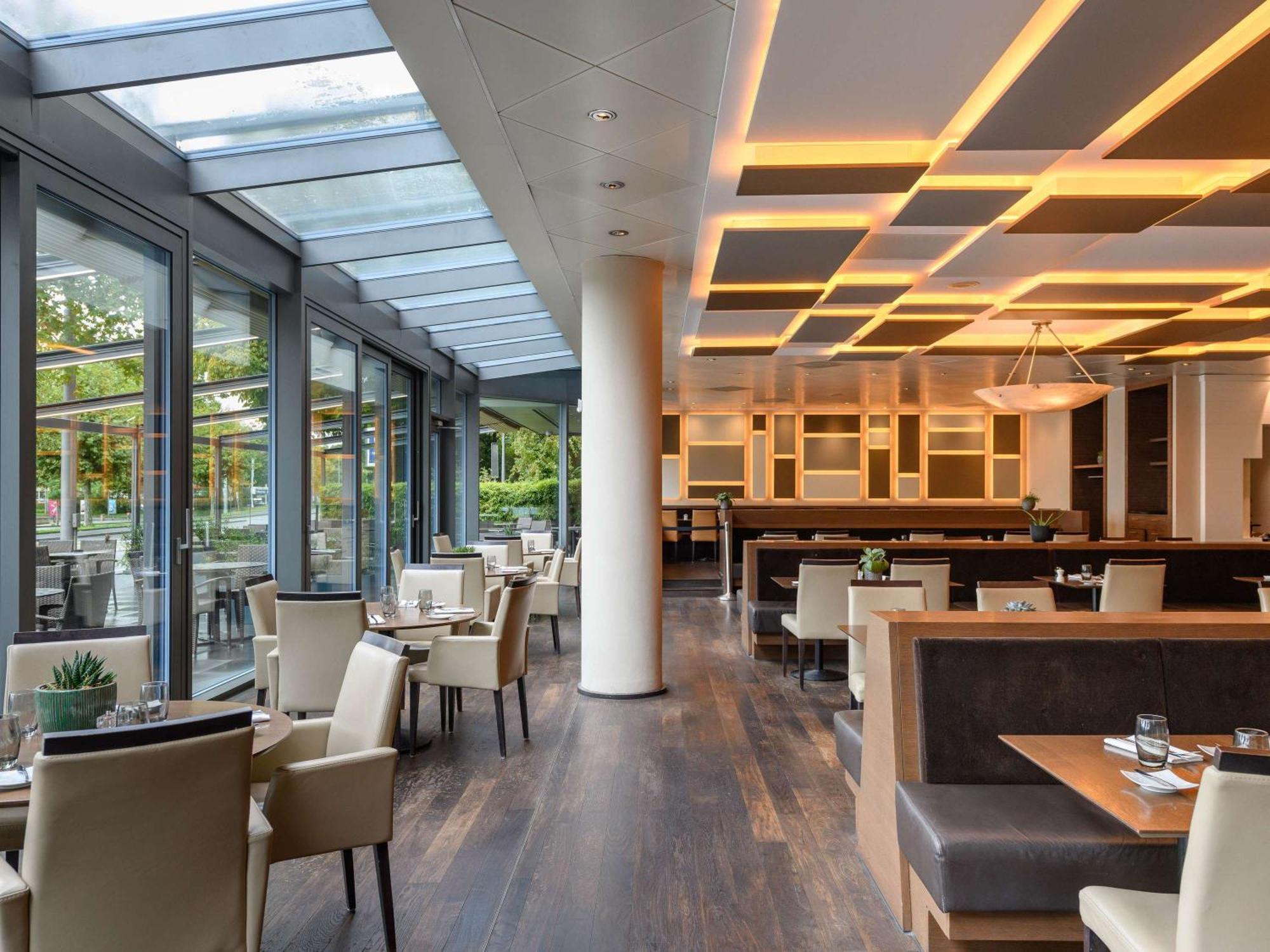 Moevenpick Hotel Lausanne Ngoại thất bức ảnh